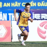 SLNA chào đón tân binh Việt kiều Phi Long: 'Tự hào được thi đấu tại quê cha' 1