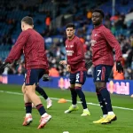 Sốc! Saka chấn thương phút chót, Arsenal chao đảo trước Leeds 1