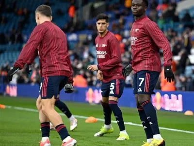 Sốc! Saka chấn thương phút chót, Arsenal chao đảo trước Leeds