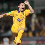 Chấn thương kinh hoàng của Hồ Văn Cường: SLNA mất trụ cột, V.League 2025/26 khép lại sớm 1