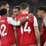 Steve Bruce 'bật ngửa' trước phát ngôn gây sốc của Paul Scholes về Arsenal: 'Đội tệ nhất vô địch Ngoại hạng Anh?' 1