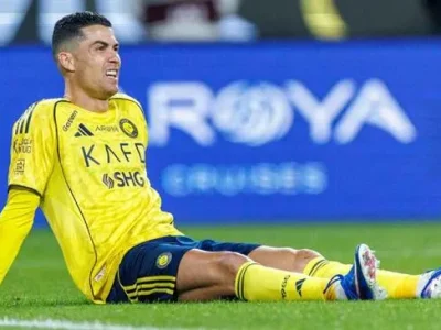 Benzema ‘cà khịa’ Ronaldo: Nhắn tin khoe lương khủng, dọa cướp luôn chức vô địch Saudi Pro League