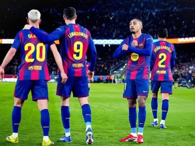 Hansi Flick phản pháo cực gắt: ‘Hỏi Real Madrid xem Barca có xứng đáng không?’