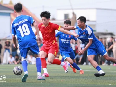 Đình Bắc ghi ‘poker’ siêu phẩm, ủng hộ 60 triệu đồng từ thiện ngay tại quê nhà