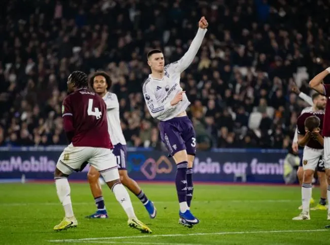 Benjamin Sesko go hoa cho MU truoc West Ham.