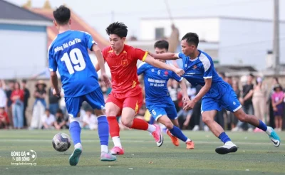 Đình Bắc ghi 'poker' siêu phẩm, ủng hộ 60 triệu đồng từ thiện ngay tại quê nhà 1