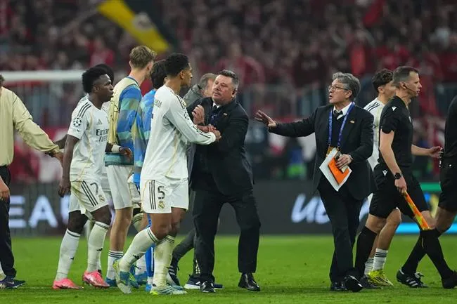 Cảnh tượng hỗn loạn sau đại chiến giữa Bayern và Real 1